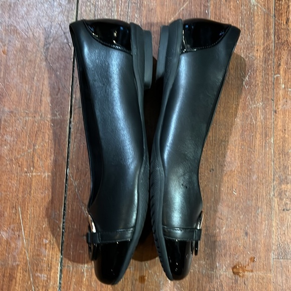 🌻3/$15🌻 Clark’s shoes - Picture 3 of 10